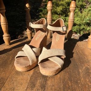 Toms platform wedge sandal